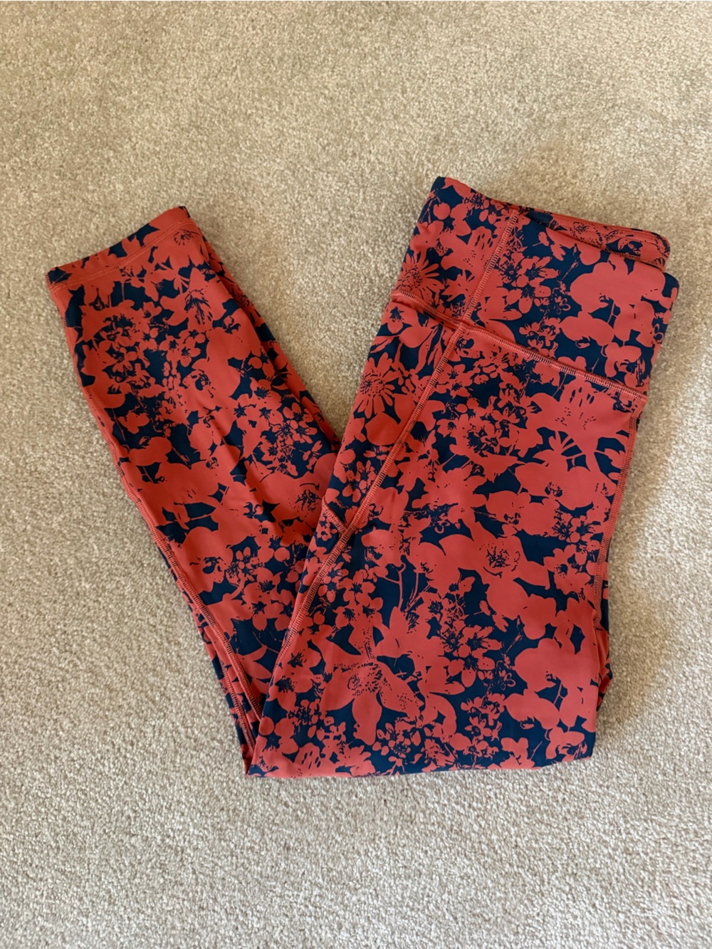 Lululemon rare leggings size 10 - Picture 3 of 6
